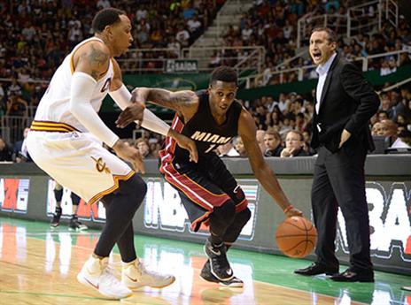 בלאט עם 2 מ-2 (getty)