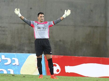 לאחר המשחק, דרשלר התנפל על גרינפלד (צילום: אלן שיבר)