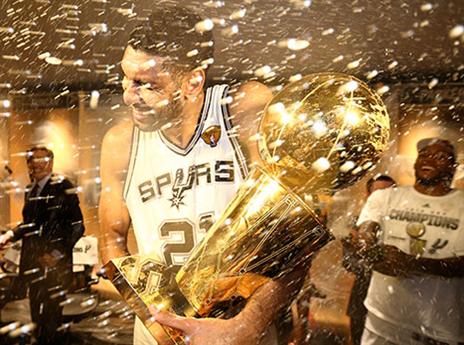 הוא חגג עם החברים