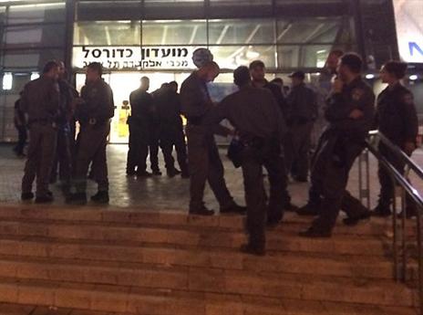 שוטרי יס"מ בכניסה לנוקיה (רועי זריהן)