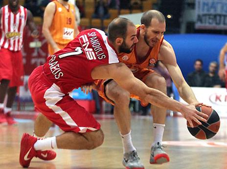 ספאנוליס ניצח גם את גלא (getty)