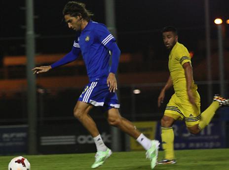 בדש. התכבד בצמד (באדיבות האתר הרשמי של מכבי ת"א)