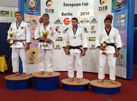 קוכמן מתרגל לפודיום