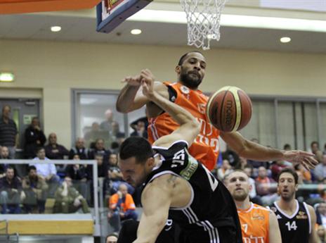 משחק אגרסיבי של ראשל"צ (יוסי לזרוף)