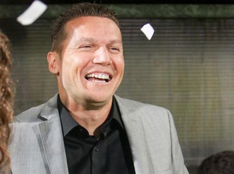 בכר, מנצח על ההצגה (דני מרון)