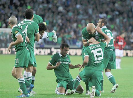 הירוקים חוגגים בסיום ערב מלא שערים (אלן שיבר)