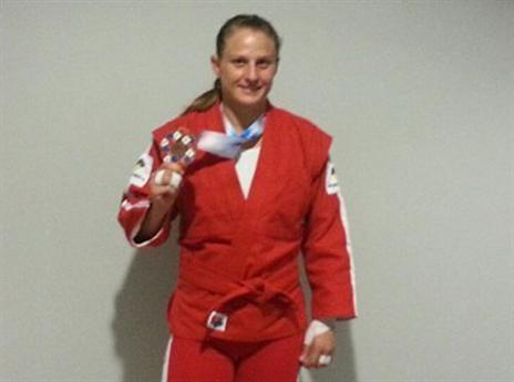 גם היא הגיעה. שלזינגר