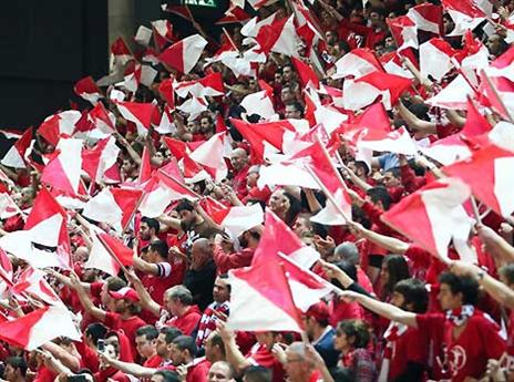 אווירה מחשמלת ביציעים (עודד קרני)