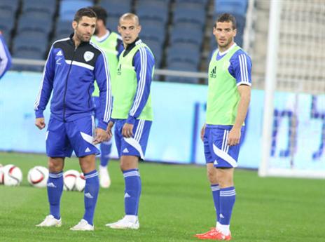 שכטר כבר רגיל לדשא בסמי עופר (יוסי שקל)