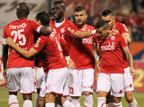 יצחקו כל הדרך של הבנק? שחקני הפועל ב"ש (צילום: דני מרון)