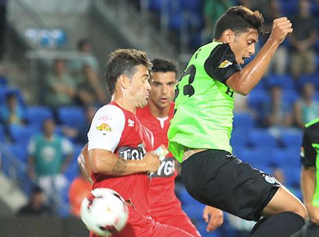 יחליפו חולצות? עטאא ופאס (צילום:אלן שיבר)