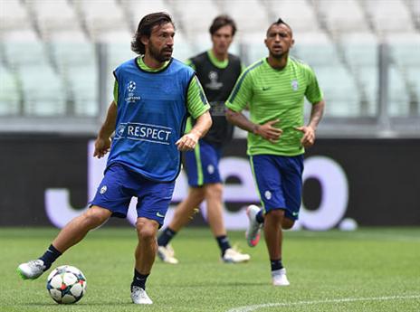 וידאל ופירלו באימון, הרבה תלוי ברגליים שלהם (Gettyimages)