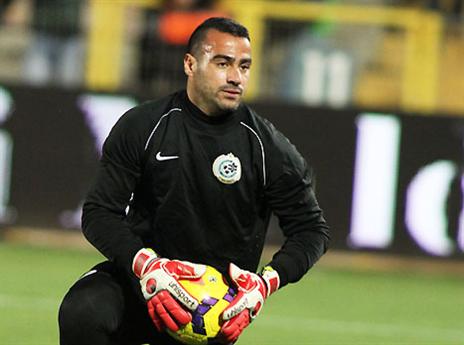 עוזב את הבית. אמיר אדרי (יוסי שקל)