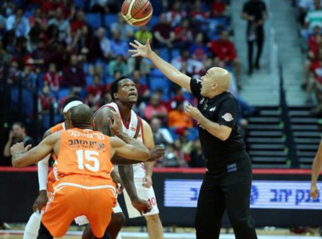 עוד סדרת חצי גמר נפתחה (צילום: אלן שיבר)