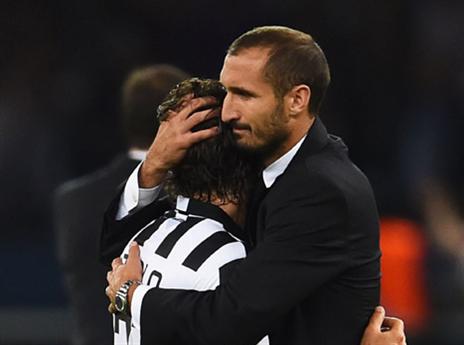 מנחם את פירלו ואת עצמו (Getty)