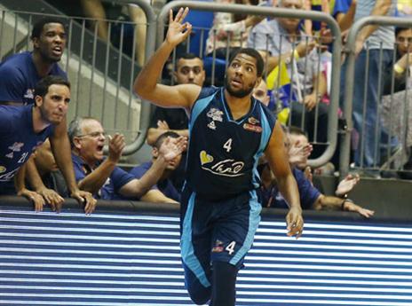 לא הורגש הערב. ווייאט במשחק הקודם בהיכל (אלן שיבר)