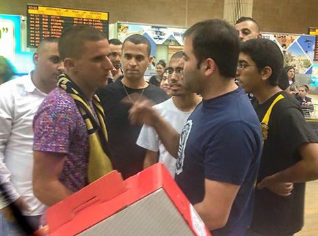 עם קבלת פנים כזאת, אפשר לא לחזור הביתה? (בית"ר ירושלים - הבמה המרכזית)