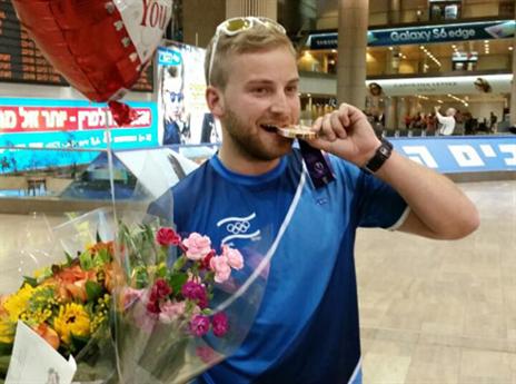 ריכטר והמדליה (שירי אלג'ם)