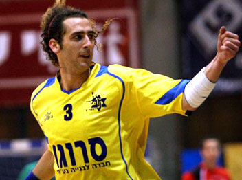 פניית פרסה. נאמן