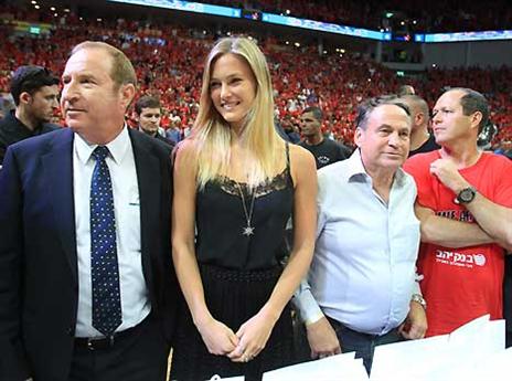 שווה לקבל ממנה טבעת (צילום: אלן שיבר)