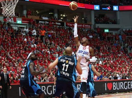 אחד השחקנים המובילים העונה. ברייסי רייט (אלן שיבר)