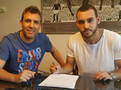 מרגוליס חותם עם סוכנו גיא פרימור