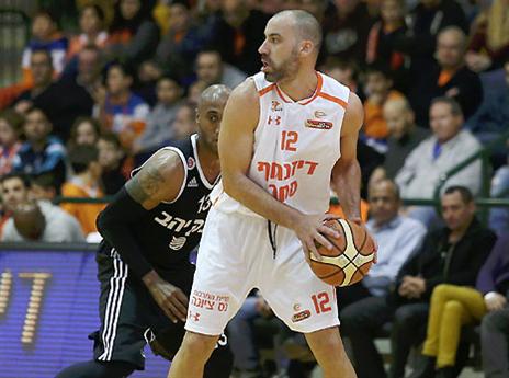 כמה שחקנים עדיין משחקים בגיל 40? (אלן שיבר)