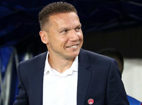 הולך על כל התארים, ברק בכר (אלן שיבר)