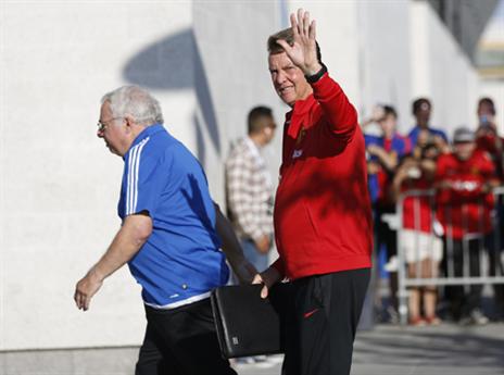 ואן חאל. לוחץ לקבל חיזוק להתקפה (gettyimages)