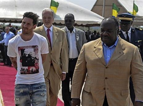 מסי במהלך הביקור בגאבון (Getty)