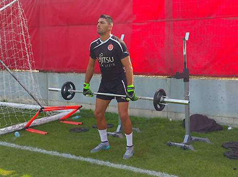 הרוש מוסיף שרירים (האתר הרשמי של הפועל ת"א)