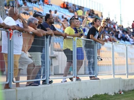 אוהדי קרית גת יצאו מאוכזבים (צילום: לירון מולדובן)