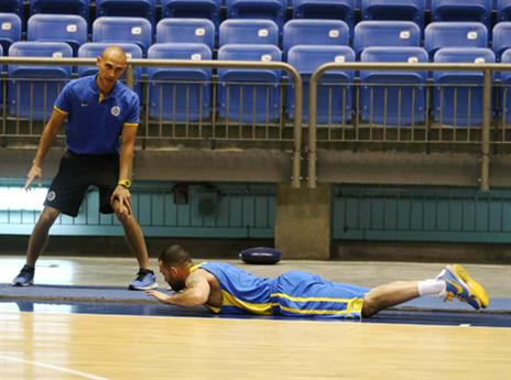 פאנן מותח את פארמר (אלן שיבר)