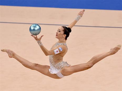 קיבלה 17.816 נקודות בתרגיל הכדור (Getty)