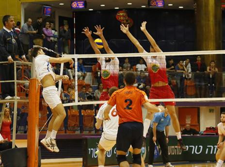 מטה אשר מול הכוכב האדום. השתתפות באירופה הכרחית (רמי כהן שמאלי)