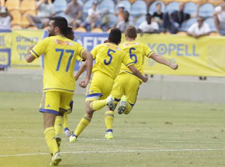 דן גלזר חוגג זמנית. הפסד כואב לאלופה (האתר הרשמי מכבי ת"א)