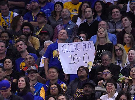 כיף להיות אוהד הווריירס בימים אלה (GETTYIMAGES)