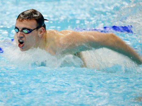 בגרמניה מזהים אותו, אבל רק בבריכה