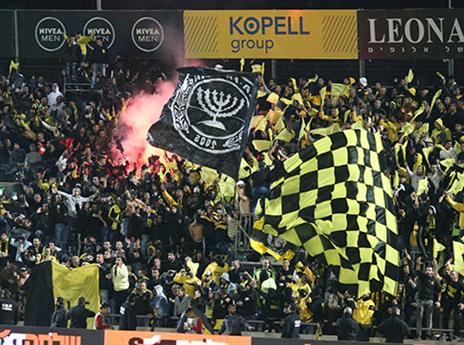 אוהדי בית"ר. ניסו לחדור ליציע של הפועל ת"א (אלן שיבר)