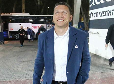 ברק בכר הרעיף חיוכים טרם המשחק ולא היה נראה לחוץ כלל לקראת משחק העונה (אלן שיבר)