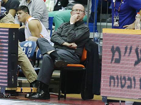 יצחק פרי בבית מכבי (אלן שיבר)