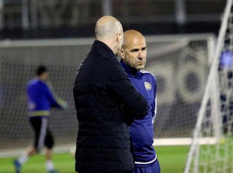 בוס. בכורה מסקרנת להולנדי (צילום: האתר הרשמי של מכבי ת"א)