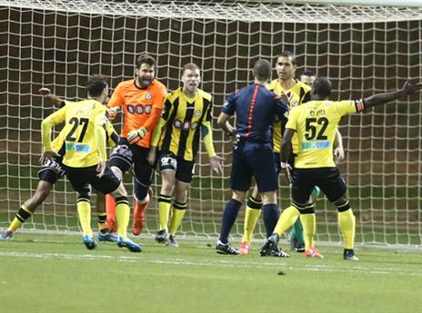 שחקני נתניה זועמים (אלן שיבר)