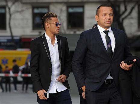 מסרו עדות. ניימאר ואביו (Getty)