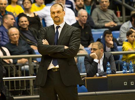 הכניס את עצמו למלכוד. טבק (עודד קרני)