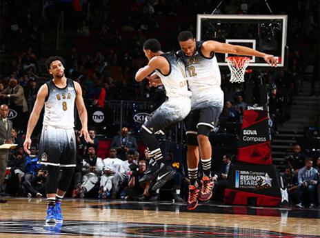 וחגג עם קלארקסון (Getty)