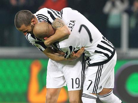 בונוצ'י הפצוע בא לברך (AFP)