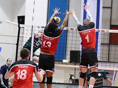 אוסוקין עם משחק מצוין על הרשת (אלן שיבר)