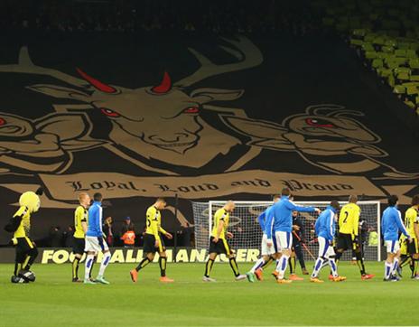 אוהדי ווטפורד מספקים אווירה מחשמלת (gettyimages)