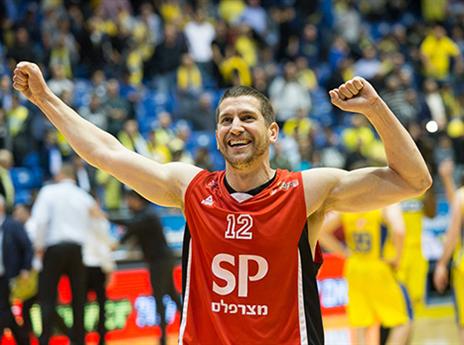 רגע מאושר בעונה קשה (עודד קרני)